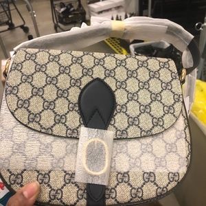 BRAND NEW, NEVER WORN Gucci saddle bag